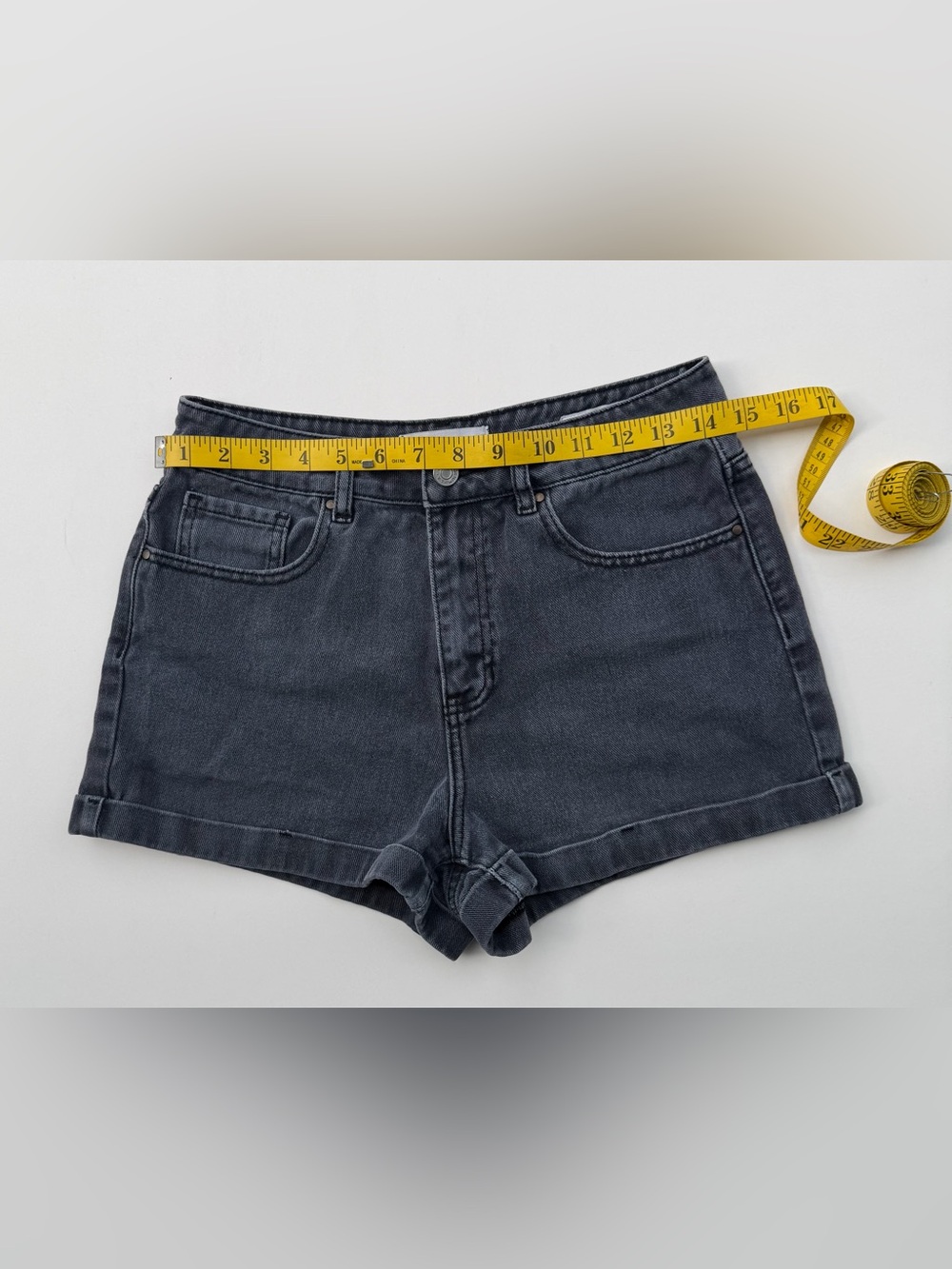 Pacsun Charcoal Gray High Rise Jean Mom Shorts 26 Baddie Washed Faded Black EUC - Picture 5 of 11